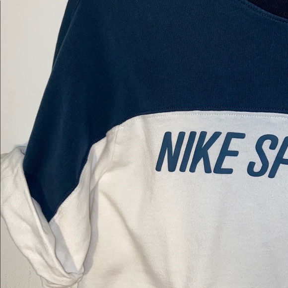 NIKE SPORTSWEAR T-SHIRT GREAT CONDITION - Picture 2 of 4